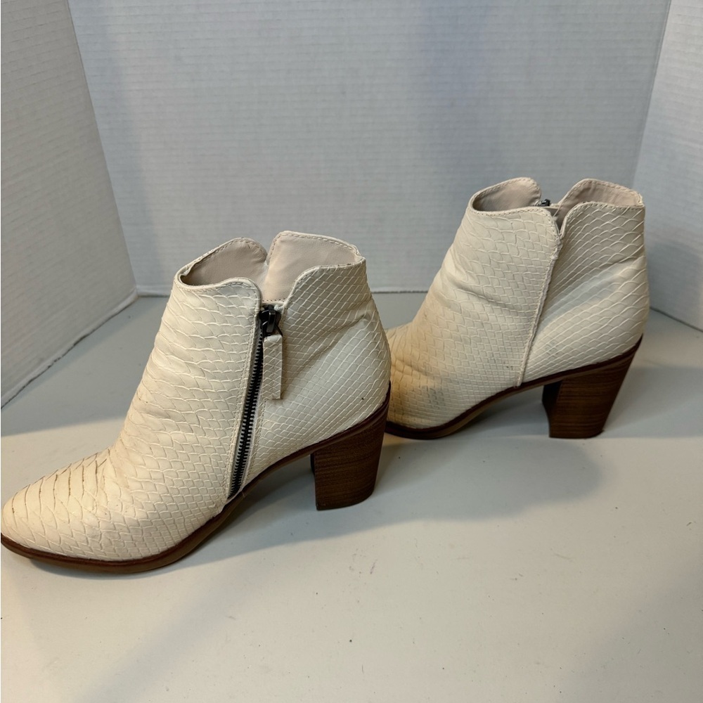 Mia White Python Ankle Booties, Size 8.5 - Picture 11 of 13